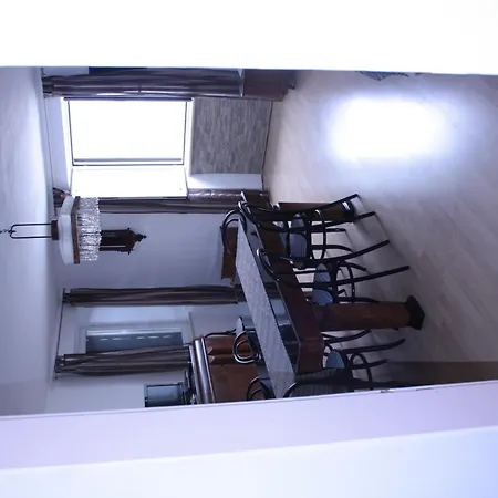 Apartment Tomato