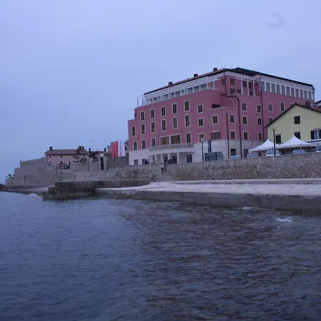 Tomato Novigrad (Istria)