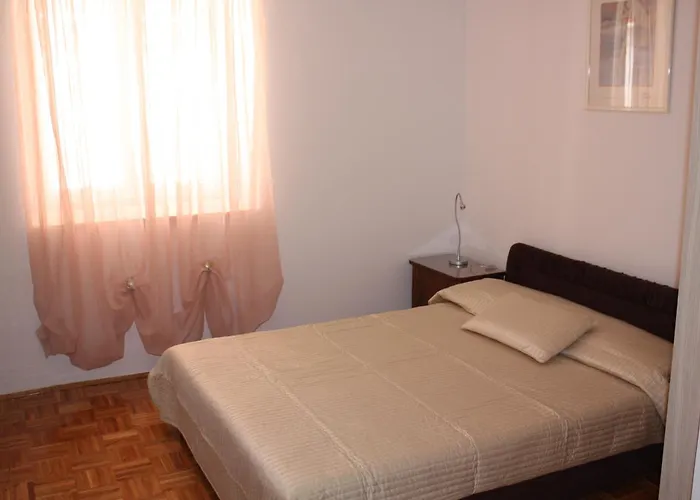 Tomato Novigrad (Istria)